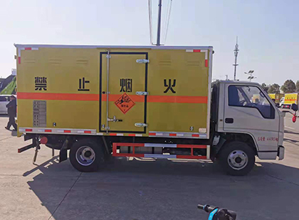 柳北爆破器材运输车工人安全操作规范与智能技术保障